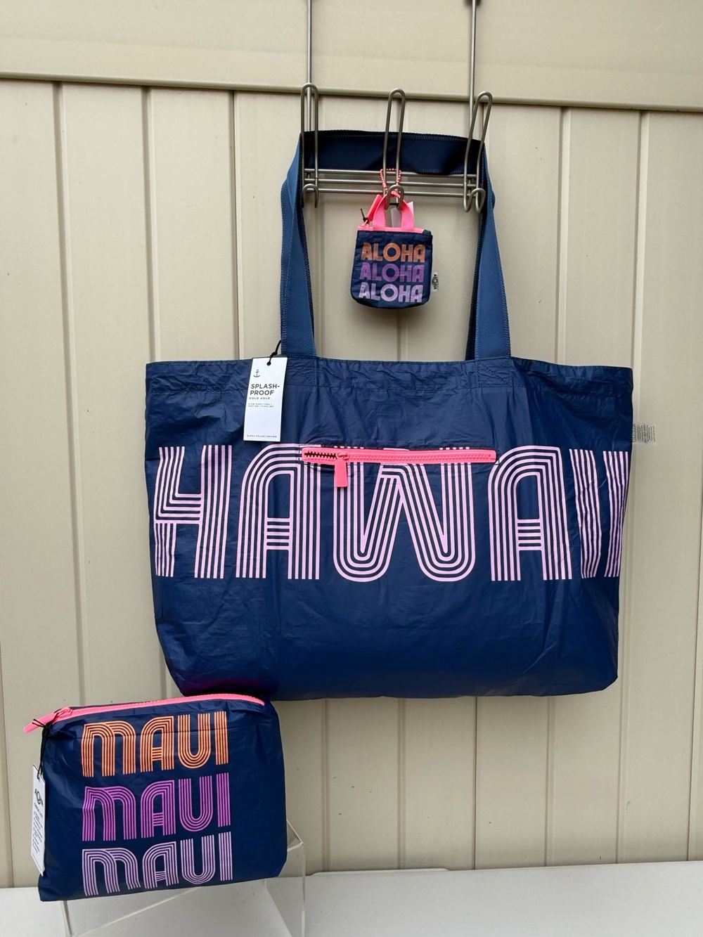 NWT MAUI EXCLUSIVE Aloha Collection Reversible HoloHolo Tote Bundle DISCONTINUED